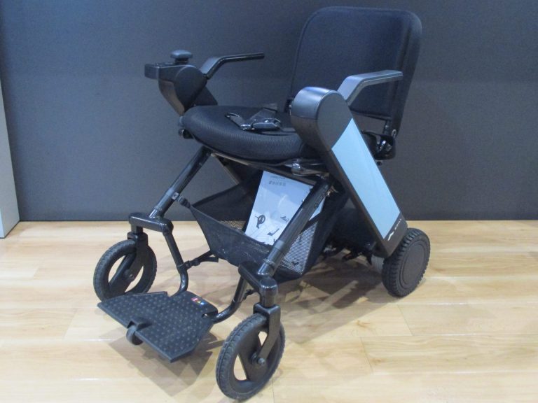 【WHILL Model F】 中古展示品のご案内