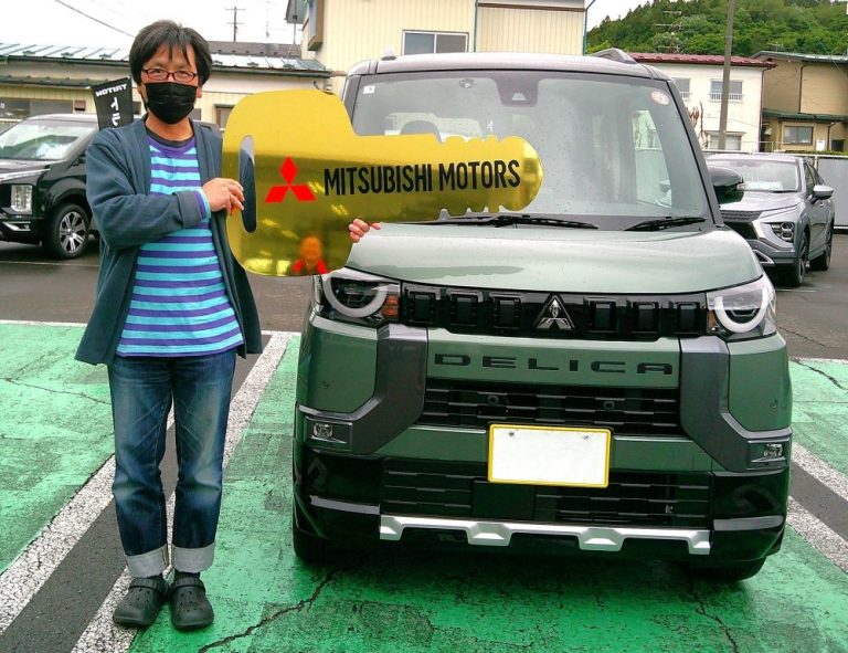 ご納車と、カブトと、トライトン。